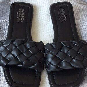 COACH AND FOUR SLIP ONS